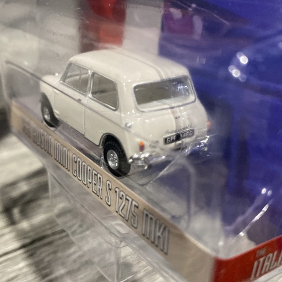 GreenLight | The Italian Job: 1967 Austin Mini Cooper S 1275 MKI - Die-Cast Car - Picture 7 of 10